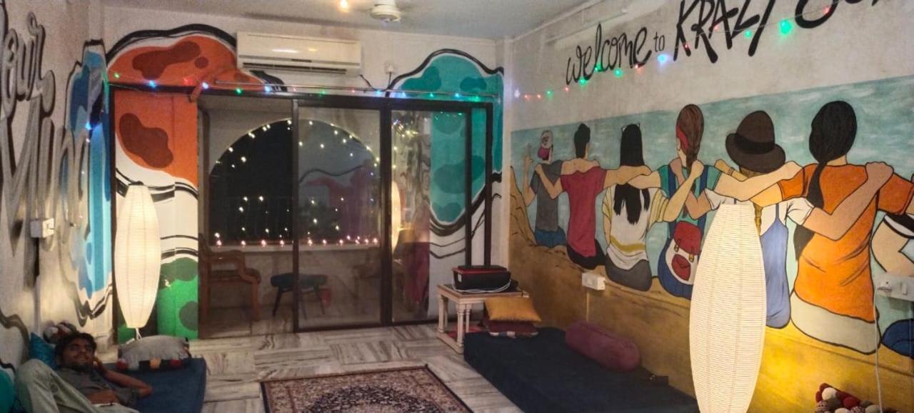 Krazy Solo Hostel Mumbai Ngoại thất bức ảnh