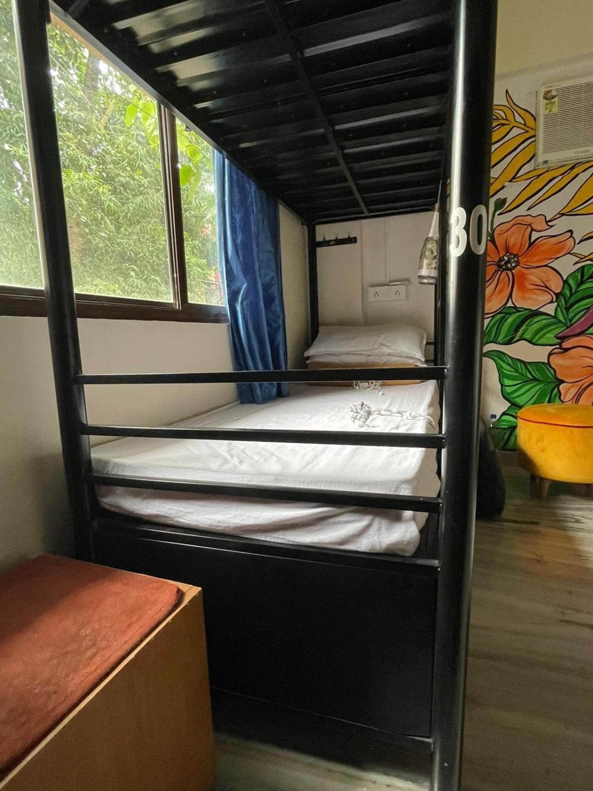 Krazy Solo Hostel Mumbai Ngoại thất bức ảnh